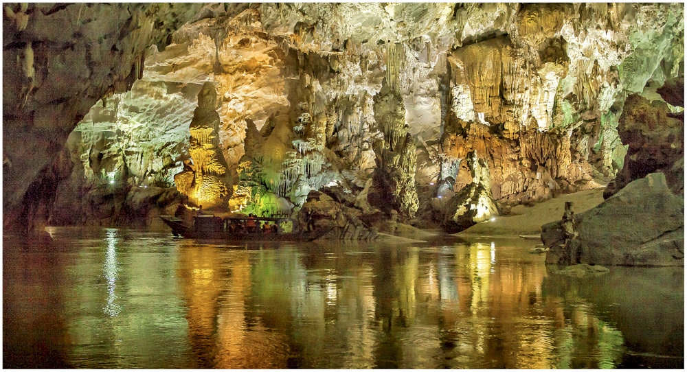 Động Phong Nha gồm khu vực động khô và động ướt